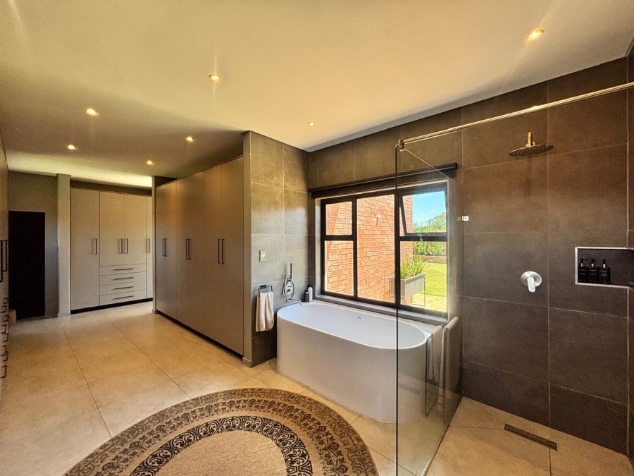 3 Bedroom Property for Sale in Van Der Hoff Park North West